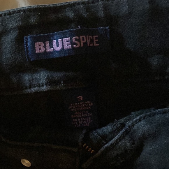 Black jean shorts - Picture 2 of 3